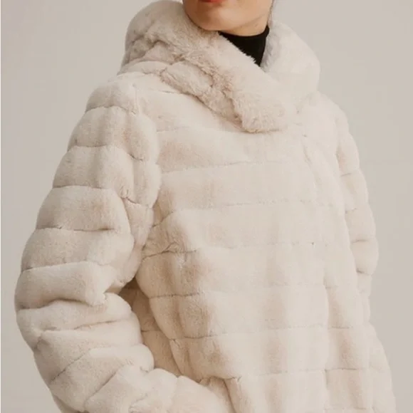Elegant Cream Faux Fur Reversible Coat - Picture 2 of 7